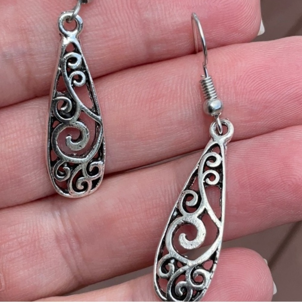 New Silver Tone Classic Retro Tear Drop Hollowed out Dangle Earrings